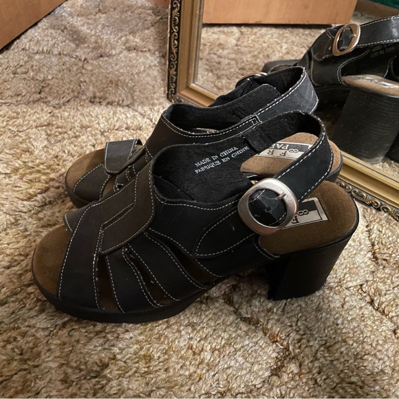 Free Parking Chunk Heel Black Sandal Heels - Picture 6 of 6